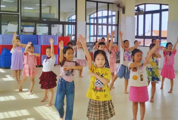 Không khí tập văn nghệ sôi nổi tại trường Tiểu học Nguyễn Công Trứ