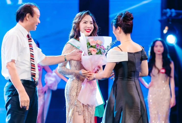 Chúc mừng Cô giáo Nguyễn Hải Thảo vào Top 10 và đạt Giải Người đẹp tài năng Cuộc thi Hoa hậu quý bà