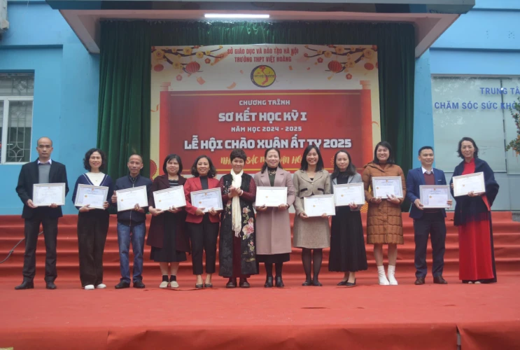 Lễ Sơ Kết Học Kỳ I Năm Học 2024 - 2025: Vinh Danh Tập Thể Và Cá Nhân Xuất Sắc