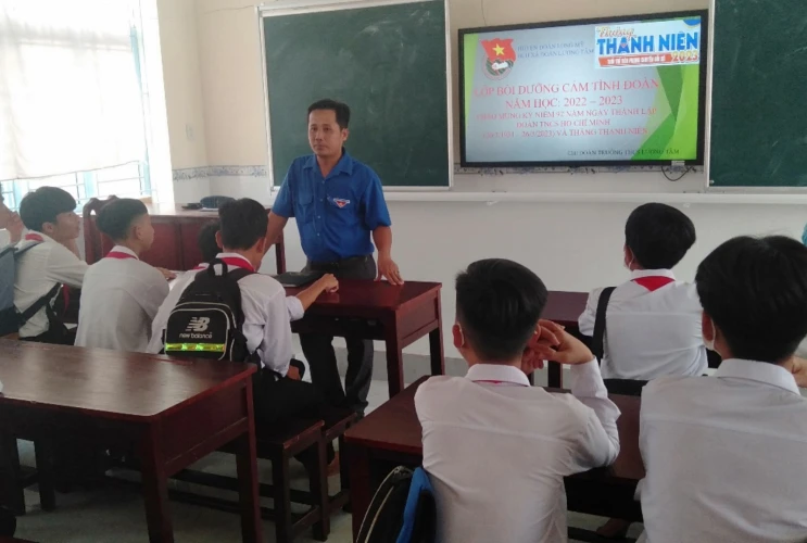 Mở lớp bồi dưỡng cảm tình Đoàn kết hợp chương trình tư vấn hướng nghiệp cho học sinh lớp 9