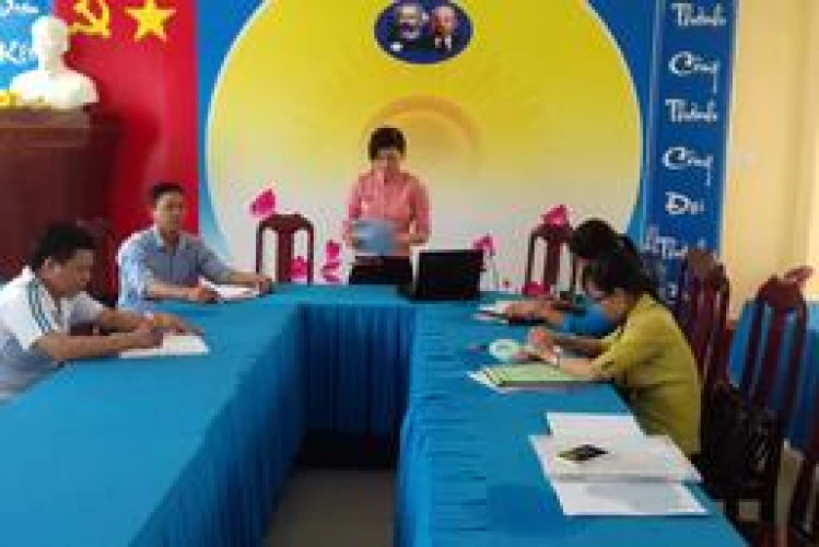 Tổ chức chuyên đề họp tổ Công Nghệ - KHTN – Nghệ Thuật