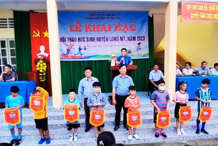Sôi động Hội thao học sinh năm học 2023-2024