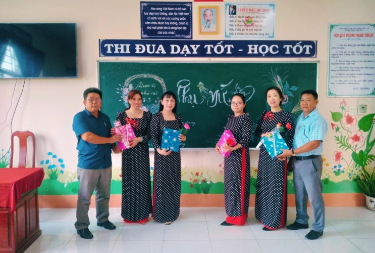 Họp mặt kỉ niệm ngày Quốc tế phụ nữ 08/03/2023
