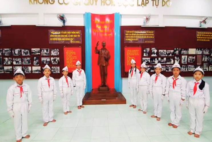 Hành trình về Địa chỉ đỏ