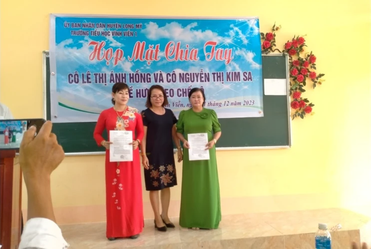 Công bố quyết định về hưu của giáo viên