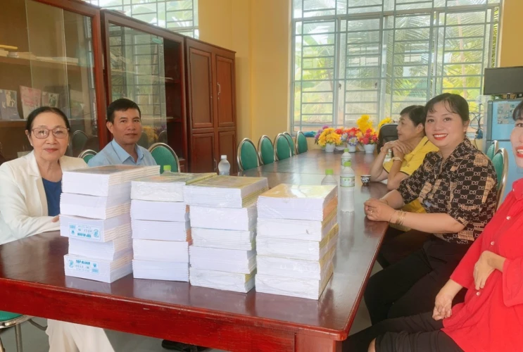 Ấm áp món quà ngày khai trường!