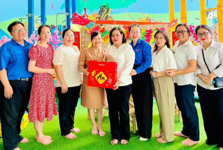 Ban Thường Vụ Đoàn Phường Thăm Và Chúc Tết Nguyên Đán Giáp Thìn 2024