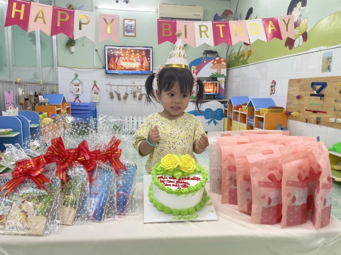 Sinh nhật các bé tháng 2 lớp Cơm Thường
