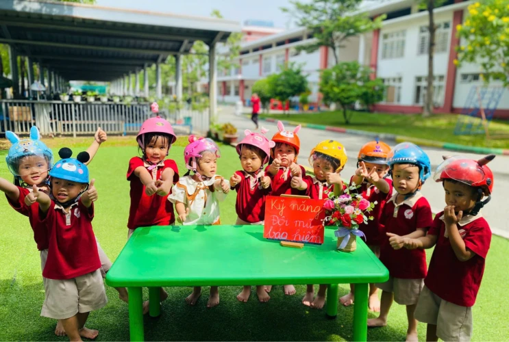 Dạy Trẻ Kỹ Năng Đội Mũ Bảo Hiểm