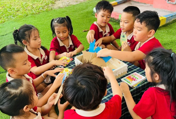 Hoạt Động “Thiết Kế Cột Đèn Giao Thông”