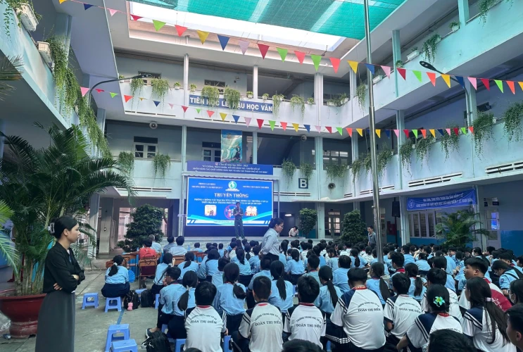 Sinh hoạt chuyên đề "Phòng chống tác hại ma túy và thuốc lá điện tử cho học sinh"