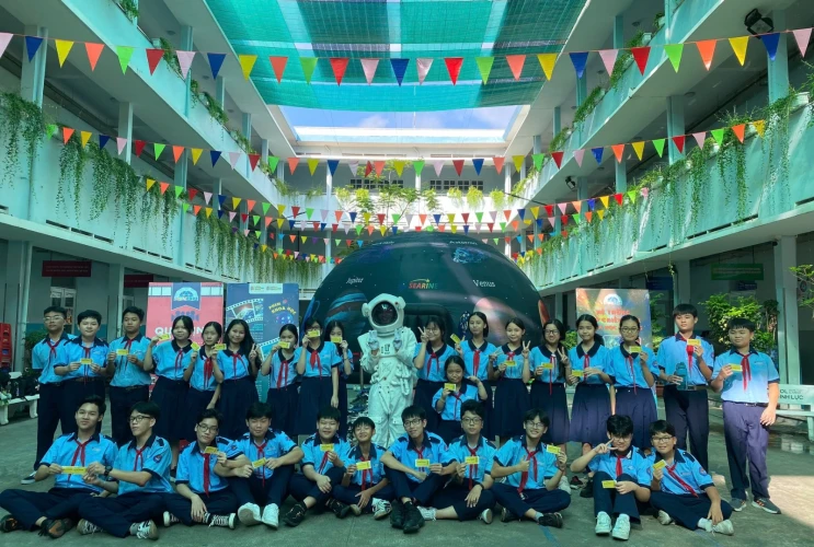 Trải nghiệm xem phim khoa học tại trường THCS Đoàn Thị Điểm