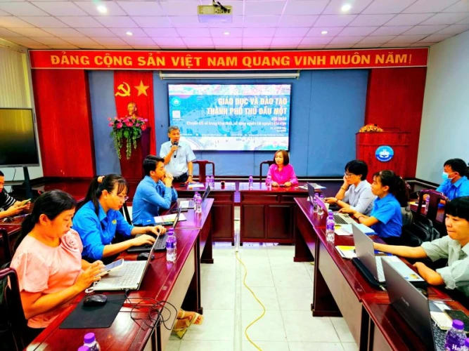 Chuyển đổi số trong khai thác, sử dụng tài nguyên thư viện tại Phòng Giáo dục và Đào tạo Thành phố Thủ Dầu Một