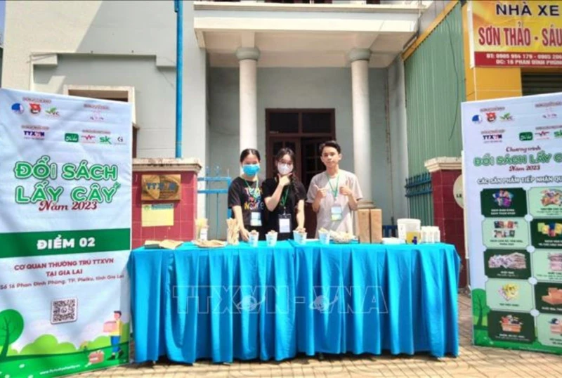 Đổi sách lấy cây - hành động nhỏ, ý nghĩa lớn