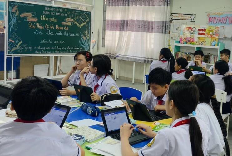 Thư Viện Số DLib K12 – Nâng Tầm Tiết Đọc Thư Viện Tại Trường THCS Phan Văn Trị