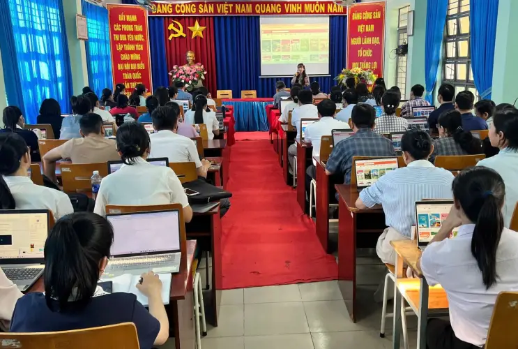 Trường THCS THCS Phú Long Tổ Chức Tập Huấn Trực Tiếp Về Thư Viện Số DLib K12