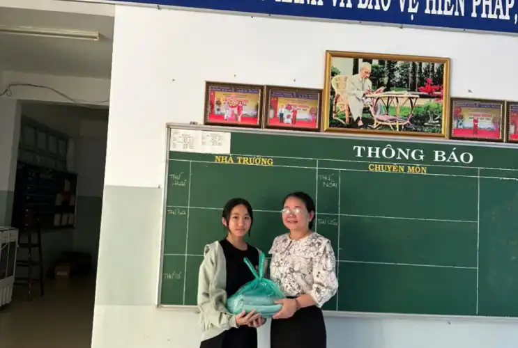 MÔ HÌNH “ SÁCH QUÝ TẶNG BẠN” – CHIA SẺ YÊU THƯƠNG