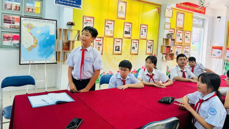 Tiết đọc thư viện Tháng 12 – Trang sách quê hương khơi dậy niềm tự hào dân tộc