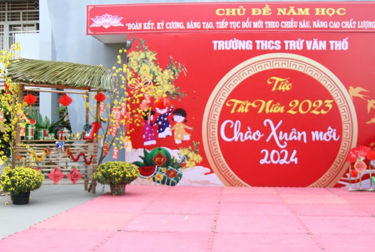 Tổ chức Tiệc tất tiên 2023 và Chào xuân 2024 cho giáo viên