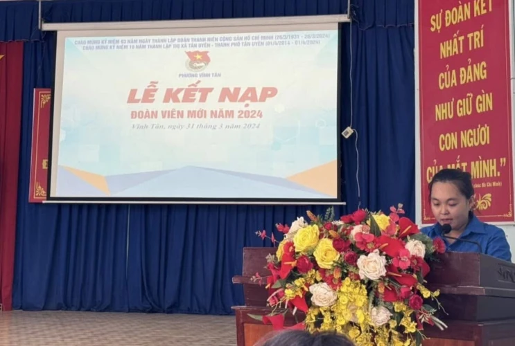Học Sinh Lớp 9 Trường THCS Vĩnh Tân Tham Gia Lễ Kết Nạp Đoàn Viên Mới Năm 2024