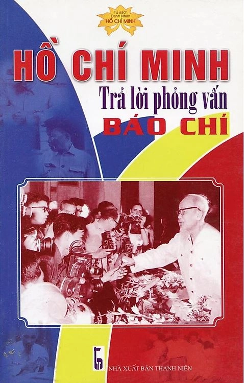 Bác Hồ trả lời phỏng vấn báo chí