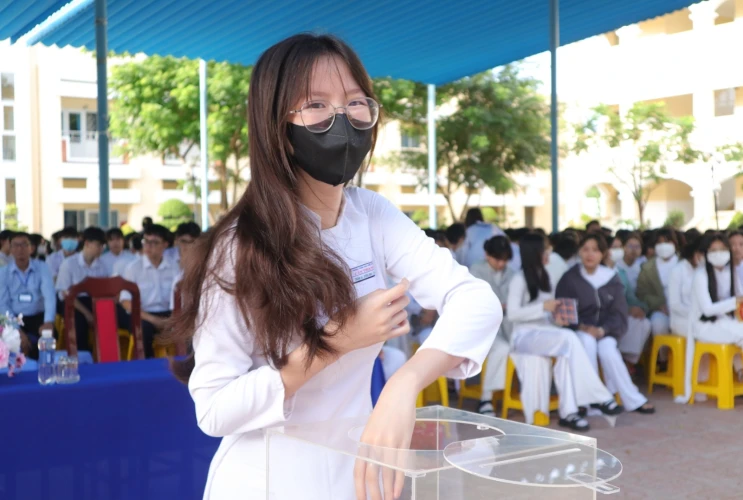 Trường THPT Cần Thạnh quyên góp hỗ trợ đồng bào vùng bão Yagi
