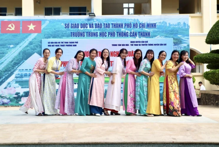 Trường THPT Cần Thạnh hưởng ứng "Tuần Lễ Áo Dài" năm 2024