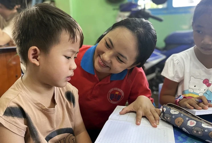 Rực rỡ sắc màu tình nguyện “Hoa phượng đỏ”