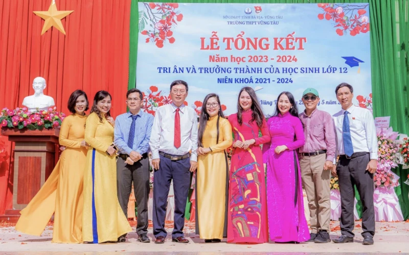 LỄ TỔNG KẾT NĂM HỌC 2023-2024 VÀ TRI ÂN TRƯỞNG THÀNH CỦA HỌC SINH 12 NIÊN KHOÁ 2021-2024