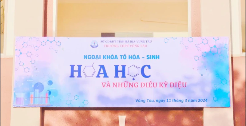 NGOẠI KHOÁ CHỦ ĐỀ “HOÁ HỌC VÀ NHỮNG ĐIỀU KỲ DIỆU”