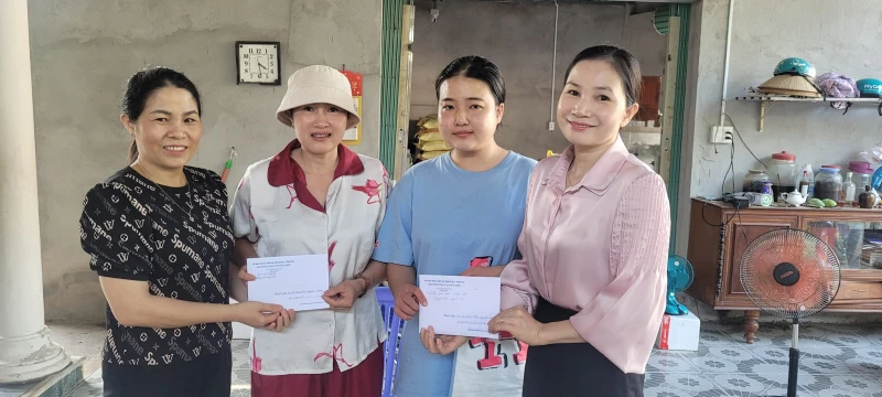 HỘI CHỮ THẬP ĐỎ TRƯỜNG THPT XUYÊN MỘC ĐỒNG HÀNH CÙNG HỌC SINH KHÓ KHĂN