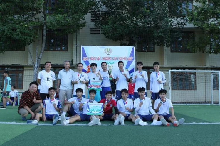 GIẢI BÓNG ĐÁ GIAO LƯU GIỮA CỰU HỌC SINH VÀ HỌC SINH THPT XUYÊN MỘC