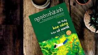 Tôi thấy hoa vàng trên cỏ xanh