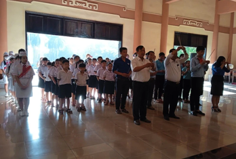 Giao lưu kết nghĩa cùng Liên đội Tiểu học An Phú 2