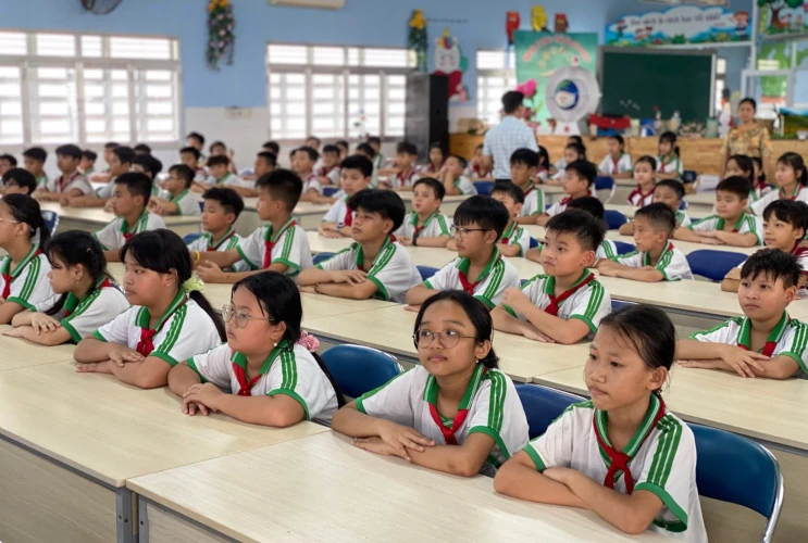 Buổi tập huấn Thư viện số Trường tiểu học An Phú