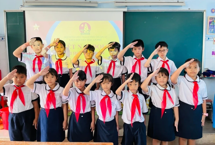Tiểu học An Phú – Kết nạp đội viên mới