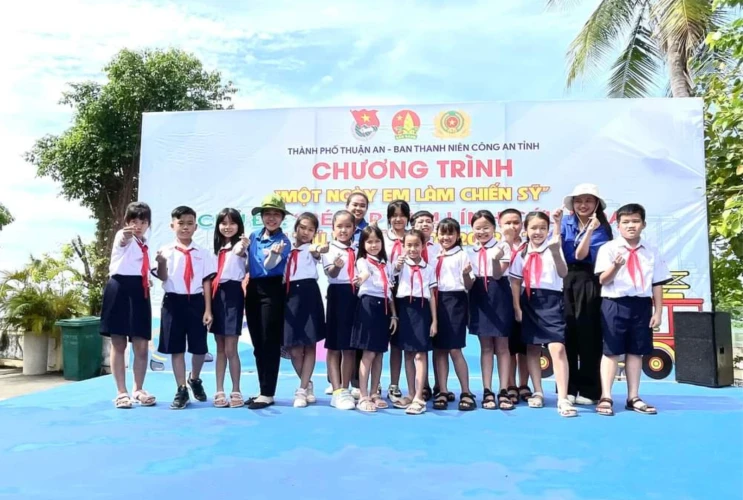 Liên đội TH An Phú tham gia chương trình “Một ngày em làm Lính cứu hỏa” và Tham quan địa chỉ đỏ”, di tích lịch sử cấp quốc gia Đình thần Phú Long