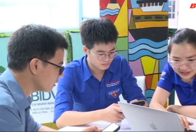 Thi đua yêu nước tại trường Tiểu học An Phú