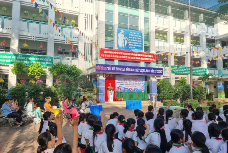 Sinh hoạt chuyên đề "An toàn giao thông - An ninh trật tự, phòng cháy chữa cháy và cứu hộ cứu nạn, Phòng chống bạo lực học đường" tại trường TH An Phú