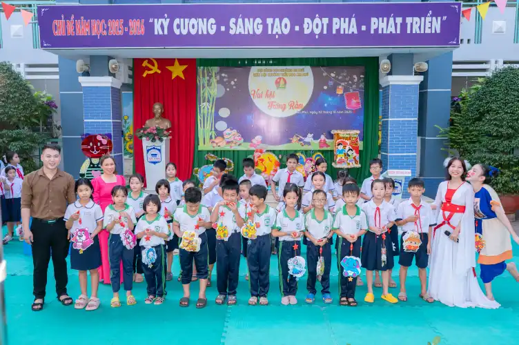 VUI HỘI TRĂNG RẰM – LỒNG ĐÈN TRAO TAY – THẮP SÁNG ƯỚC MƠ