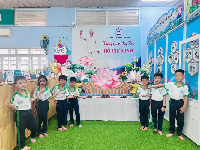 Trường Tiểu học An Phú: Học sinh sôi nổi tìm hiểu về Bác Hồ qua Mô hình “Không gian Văn hóa Hồ Chí Minh”