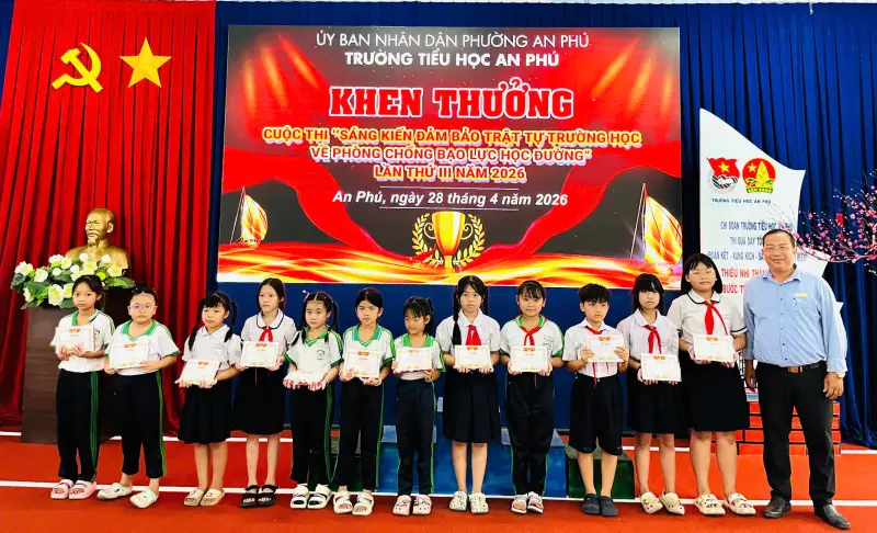 TRƯỜNG TIỂU HỌC AN PHÚ TỔ CHỨC LỄ KHEN THƯỞNG CÁC PHONG TRÀO THÁNG 3 VÀ THÁNG 4