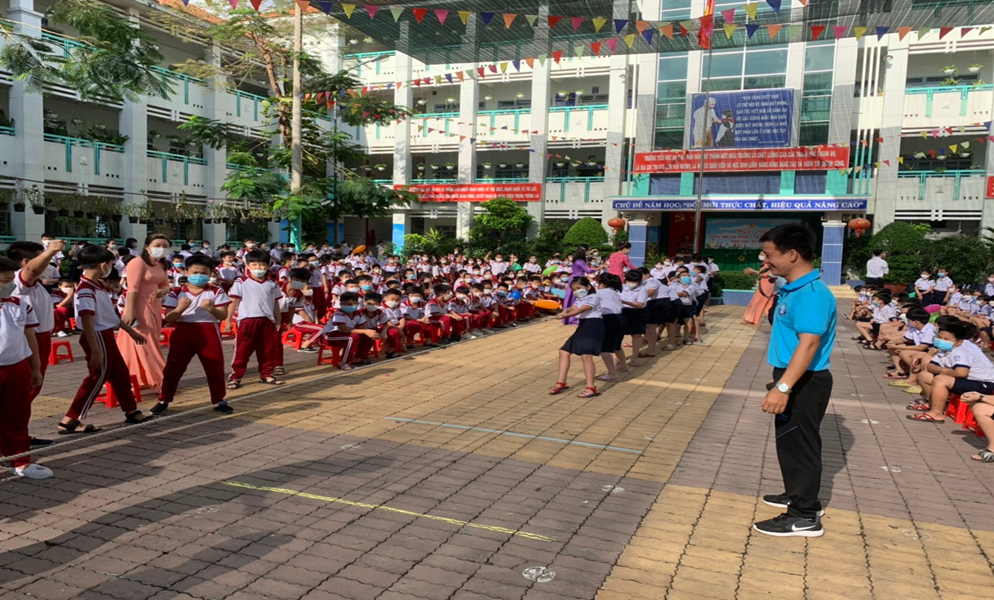 Tổ chức trò chơi dân gian cho các lớp