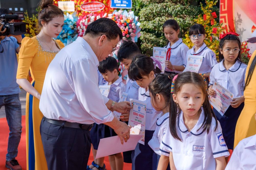 Chương trình “Nắm gạo tình thương”