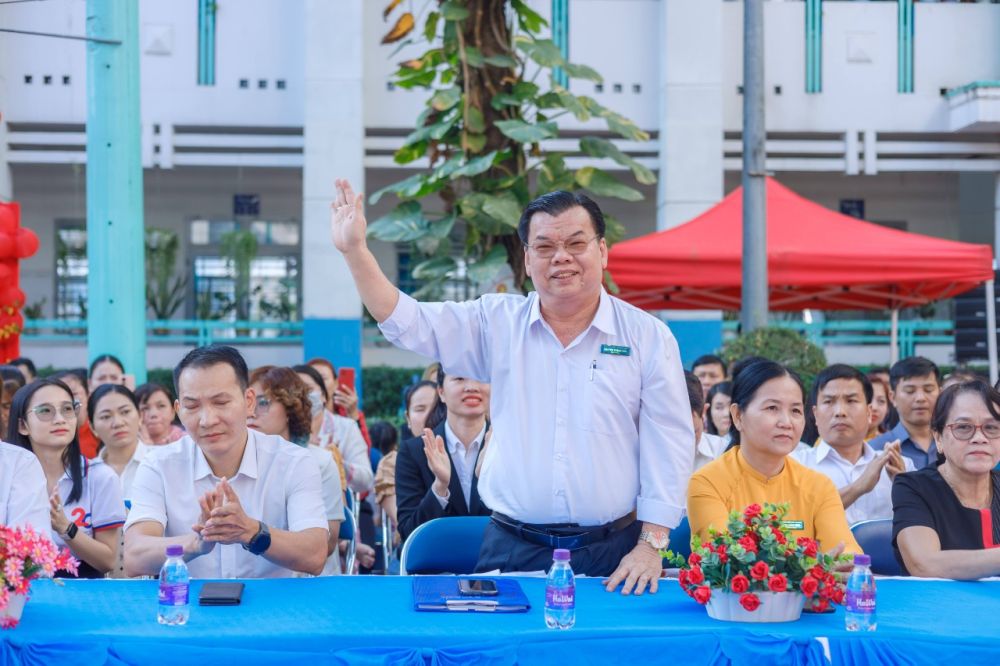 Thầy Nguyễn Thành Sơn - Hiệu trưởng Trường tiểu học An Phú