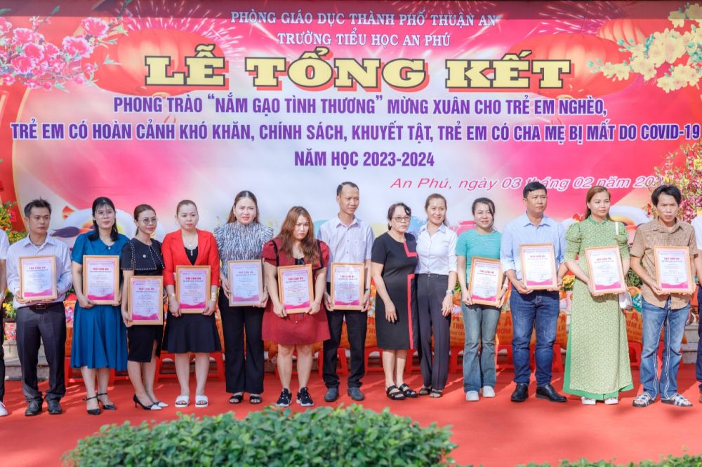 Chương trình "Nắm gạo tình thương 2024"