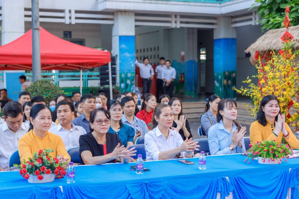 Cán bộ - Giáo viên Trường tiểu học An Phú