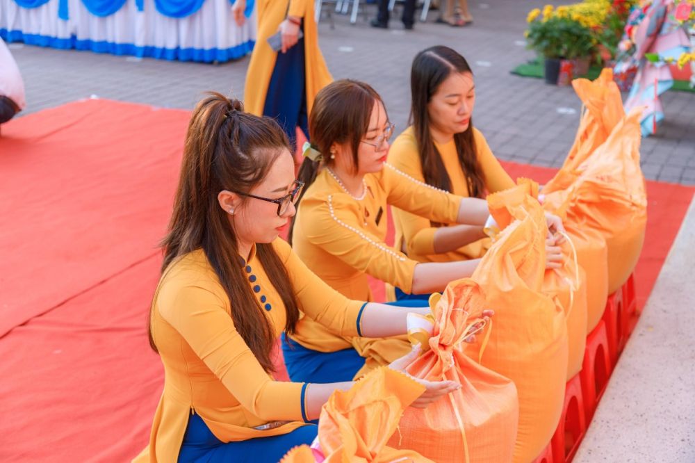 Quà tặng Mừng xuân 2024