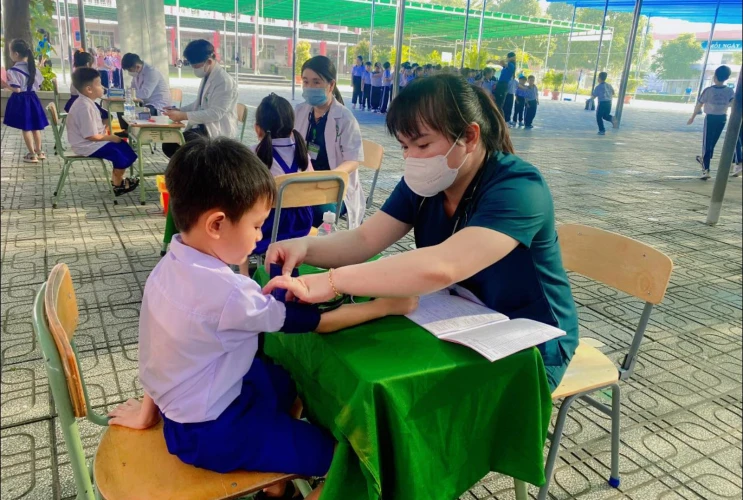 Toàn thể học sinh Trường Tiểu học Bàu Bàng khám sức khoẻ tổng quát