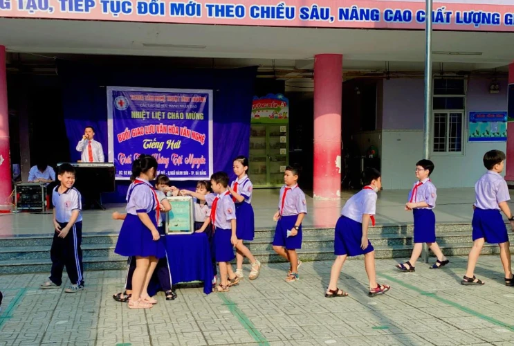 Buổi giao lưu văn nghệ giữa Trường Tiểu học Bàu Bàng và Trung tâm Nghệ thuật Tình thương Bồi dưỡng tài năng trẻ TP. Đà Nẵng